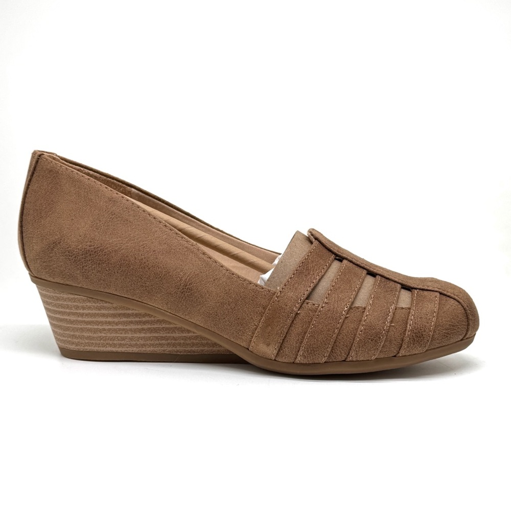 Dr. Scholl's Be Free Wedge Pumps Faux Leather Shoes Sand Size 6.5